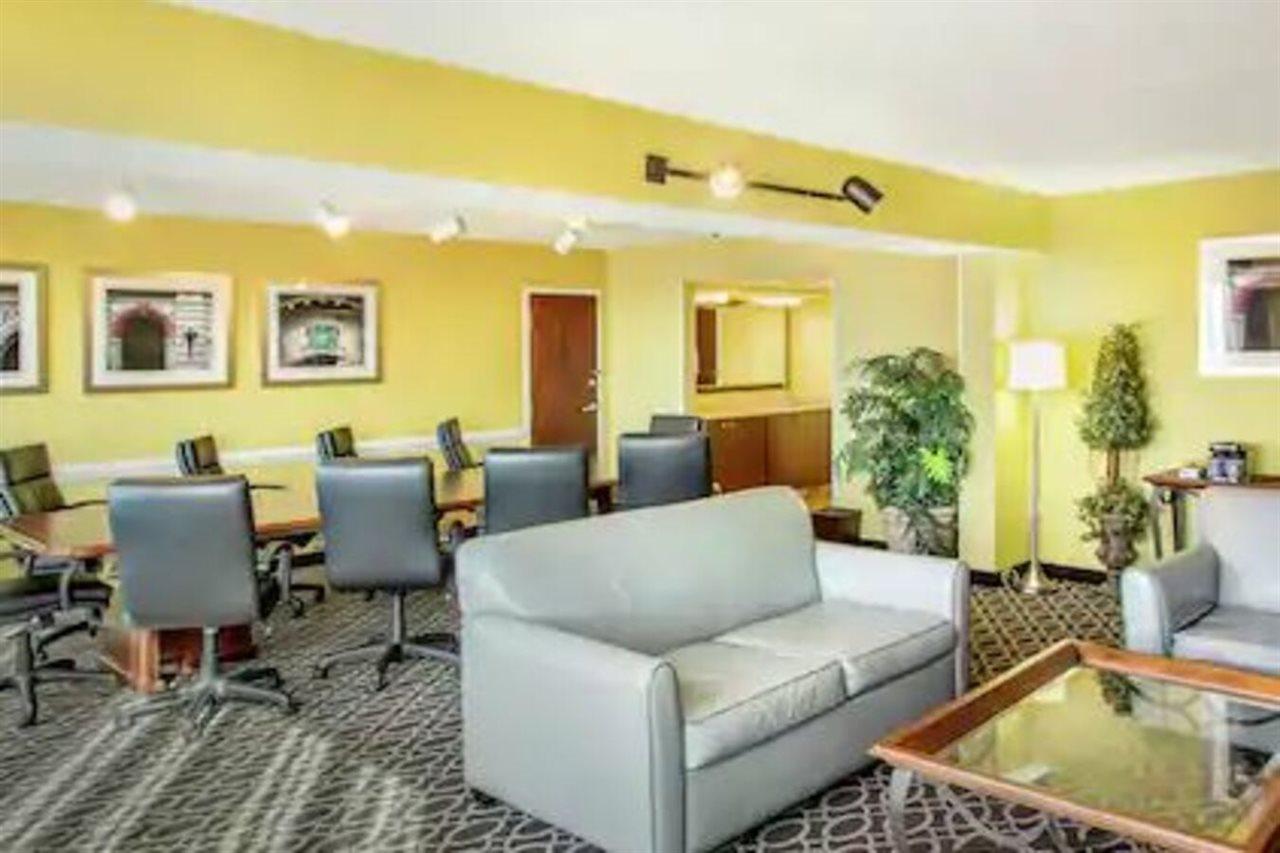 Doubletree By Hilton Richmond - Midlothian Hotel Екстериор снимка