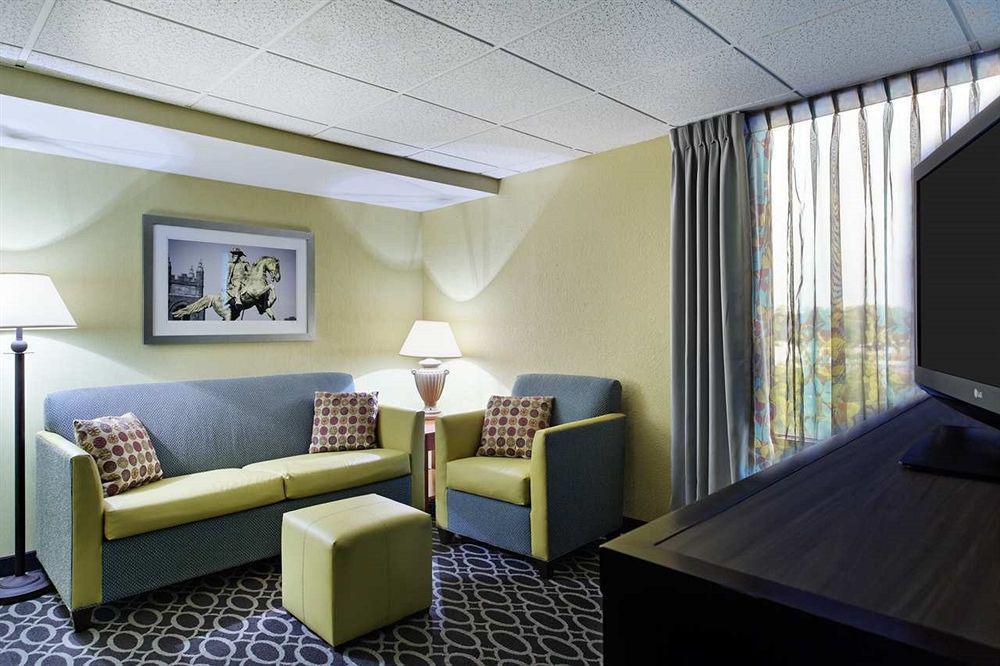 Doubletree By Hilton Richmond - Midlothian Hotel Екстериор снимка