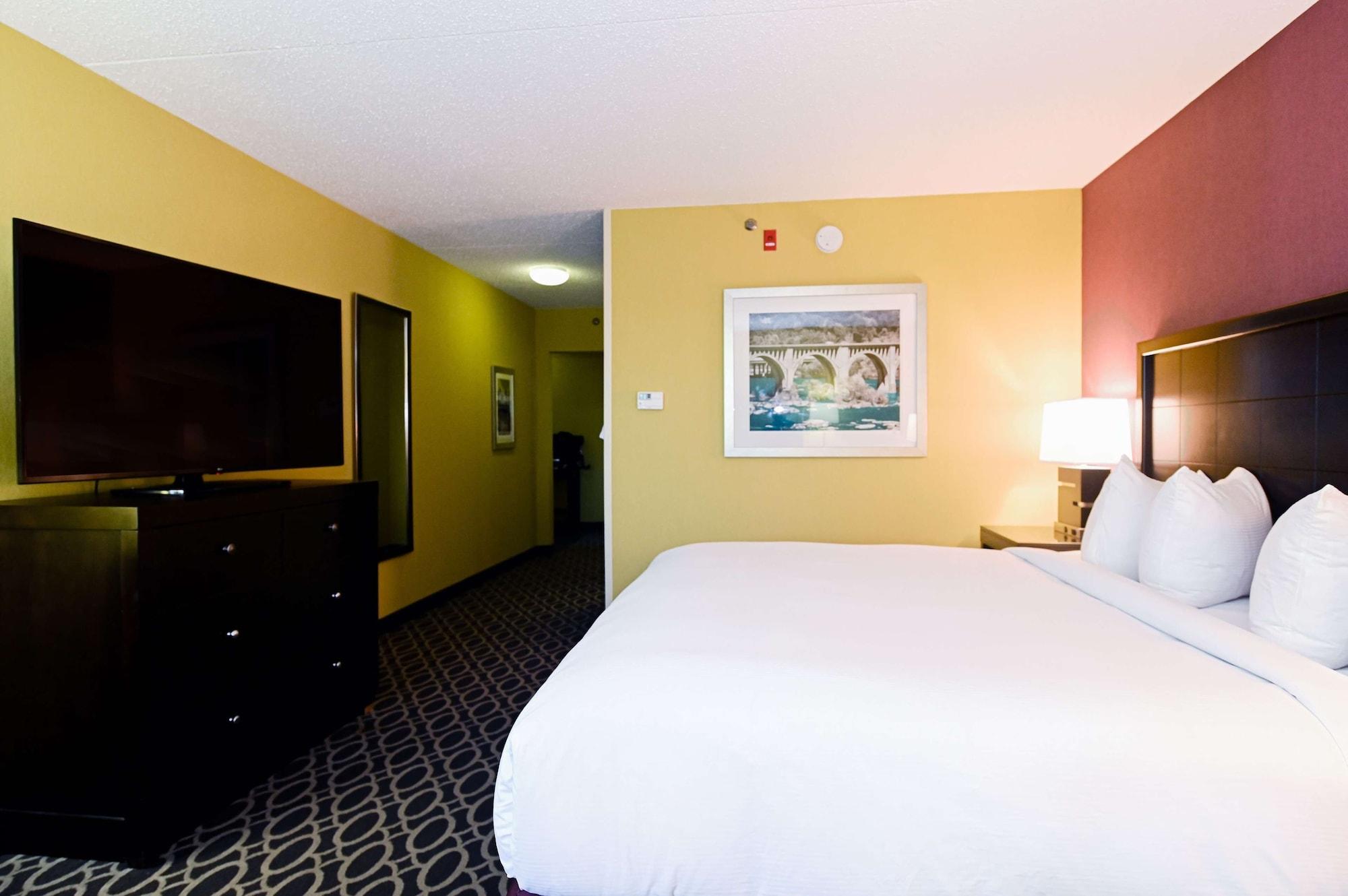 Doubletree By Hilton Richmond - Midlothian Hotel Екстериор снимка
